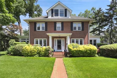 1302 Roosevelt Ave, Pelham, NY 10803