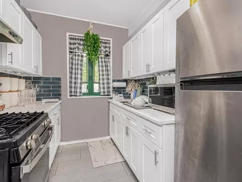 1563 Metropolitan Ave #1G, New York, NY 10462