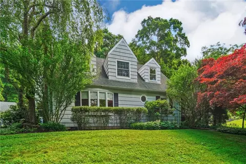 107 Orchard Rd, Mount Kisco, NY 10549