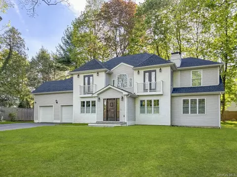 19 Plymouth Rd, New Castle, NY 10514