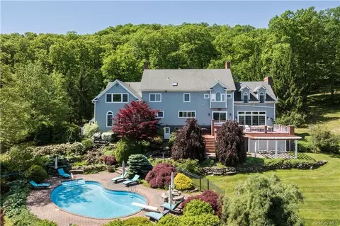 17 Parks Wood Dr, Cornwall, NY 12518