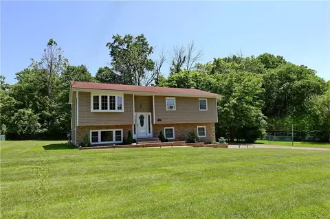 32 Lakeland Ave, Clarkstown, NY 10920