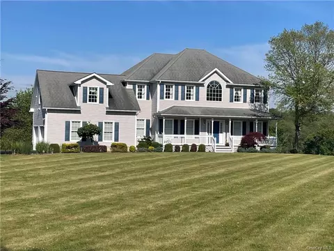 98 Brookside Ln, Union Vale, NY 12540