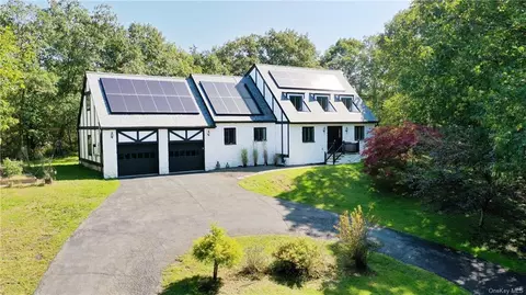 19 Helens Ct, Saugerties, NY 12477