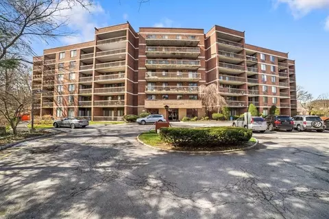 1374 Midland Ave #111, Yonkers, NY 10708