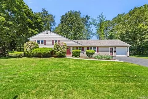 10 Courtney Dr, Clarkstown, NY 10956