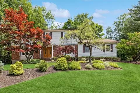 5 Brookline Cir, Clarkstown, NY 10956