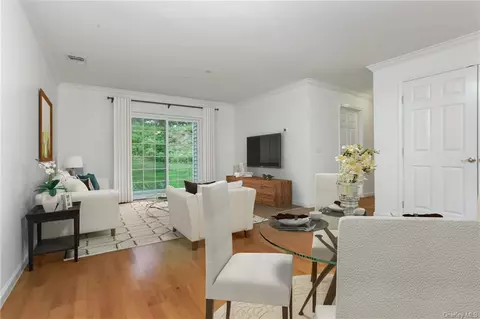 300 Woodcrest Ln #303, Mount Kisco, NY 10549