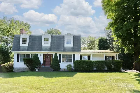 8 Patricia Dr, Clarkstown, NY 10956