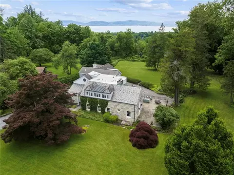 2013 Quaker Ridge Rd, Cortlandt, NY 10520