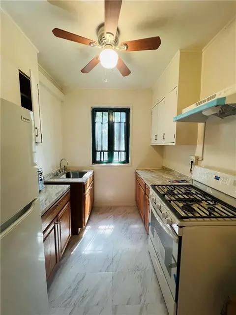 1946 E Tremont Ave #4E, Bronx, NY 10462