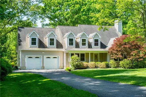 31 Starlight Dr, Beekman, NY 12533