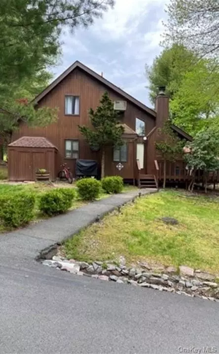 1 Lakeview Ter, Thompson, NY 12701