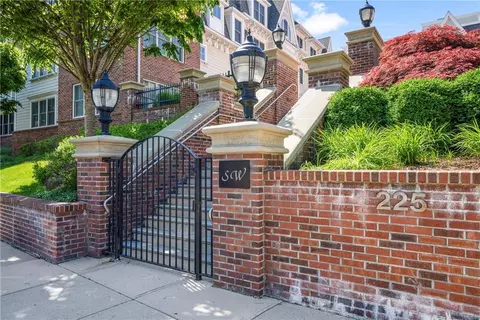 225 Stanley Ave #117, Mamaroneck, NY 10543