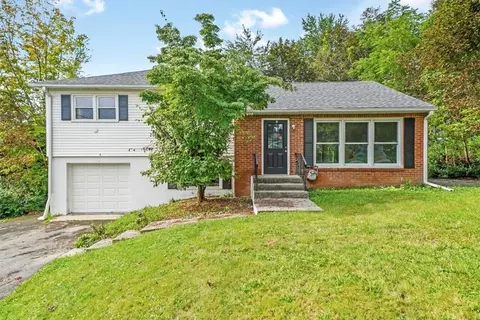 3 Mid Oaks Dr, Monroe, NY 10950