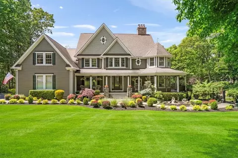 1989 Hunterbrook Rd, Yorktown, NY 10598