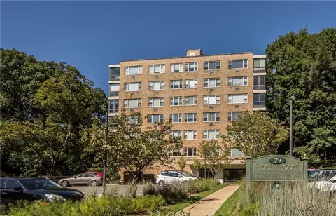 72 Pondfield Rd W #4A, Bronxville, NY 10708