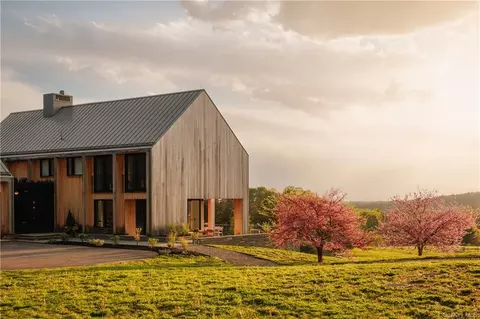 285 Becker Hill Rd, Milan, NY 12571