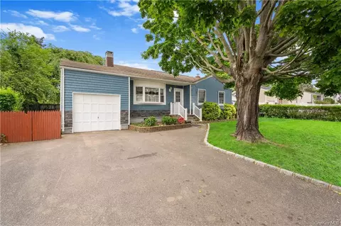44 Morton St, Brentwood, NY 11717