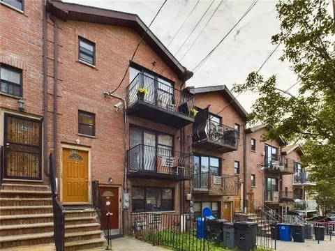 628 E 226th St, New York, NY 10466