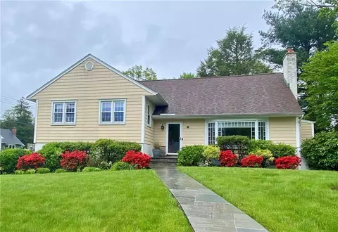 12 Laron Dr, New Rochelle, NY 10804