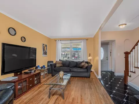 1237 Arnow Ave, New York, NY 10469