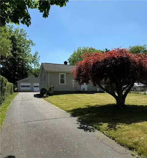 8 Utopian Pl, Ramapo, NY 10901