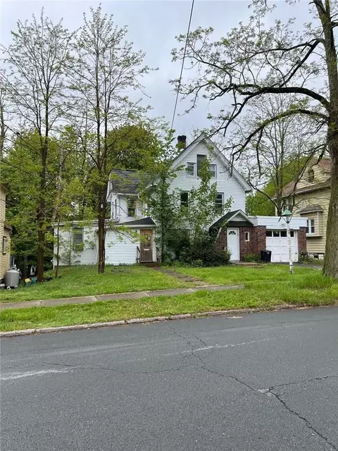 25 Landfield Ave, Thompson, NY 12701