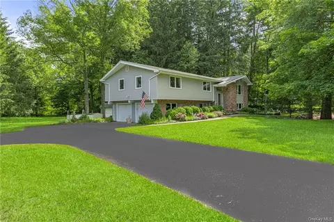 12 Kings Gate Rd, Ramapo, NY 10901