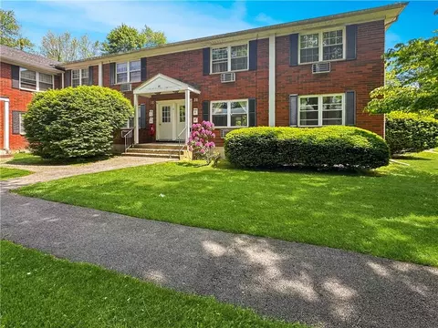 5 Wildwood Dr #11B, Wappinger, NY 12590