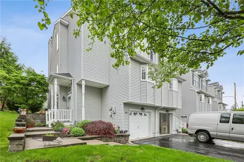 2011 John Jay Ct, New Windsor, NY 12553