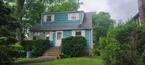 220 S Conger Ave, Clarkstown, NY 10920