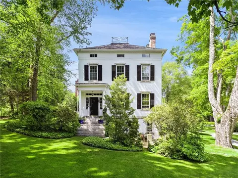 31 Plumbrook Rd, Katonah, NY 10536