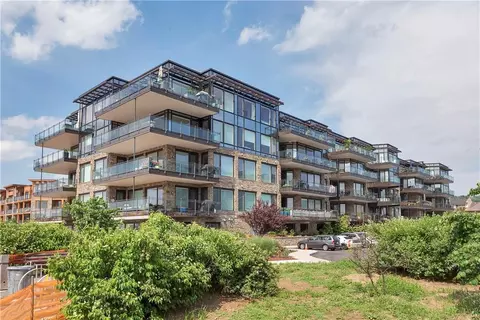 18 Rivers Edge Dr #408, Greenburgh, NY 10591