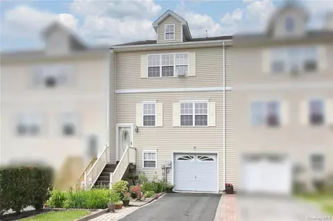 26 Peach Pl, Middletown, NY 10940