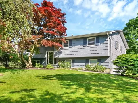5 Van Gogh Ln, Ramapo, NY 10901
