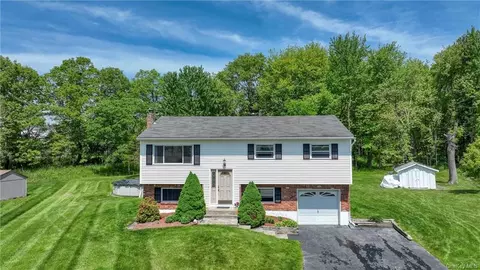 8 Patriot Ln, Washingtonville, NY 10992