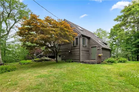 19 Silleck Blvd, Putnam Valley, NY 10579