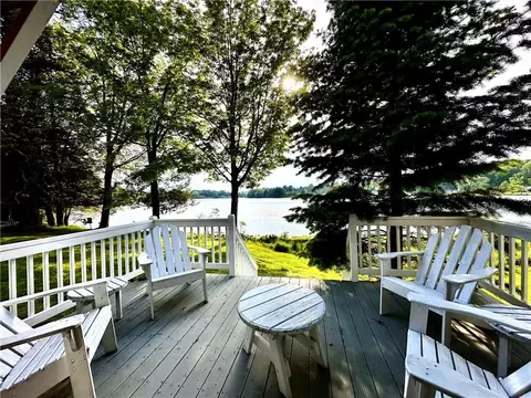 19 Washington Beach Rd, Highland, NY 12732