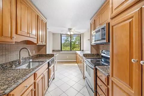 25 Rockledge Ave #305, White Plains, NY 10601
