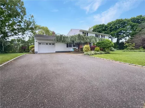 12 Beacon Ln, East Northport, NY 11731