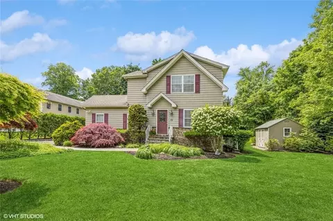 33 W Nauraushaun Ave, Orangetown, NY 10965