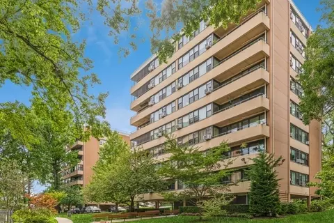 10-11 162nd St #6A, Whitestone, NY 11357