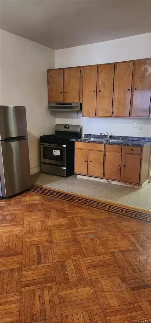 Kitchen - 767 Eastern Pkwy E #1B, Brooklyn, NY 11213 photo 1 of 2