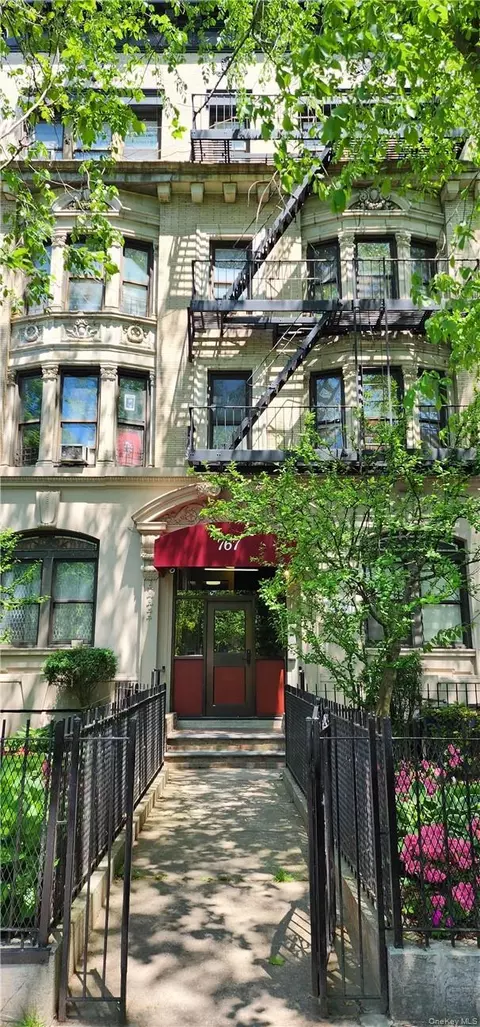 Exterior - 767 Eastern Pkwy E #1B, Brooklyn, NY 11213 photo 2 of 2