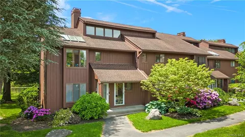 372 Panorama Dr, Yorktown, NY 10547