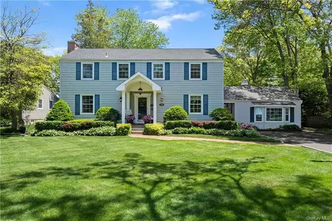 509 Sayville Blvd, Sayville, NY 11782