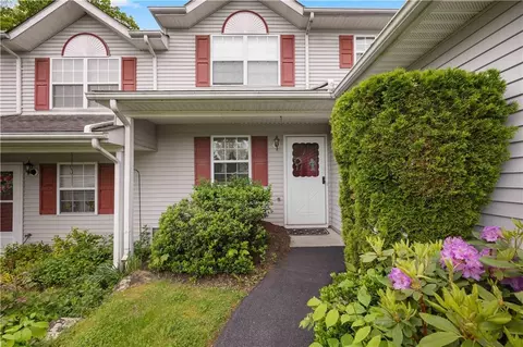 7 Nancy Ct, Monroe, NY 10950