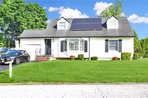 2 Wenzel Ln, Stony Point, NY 10980