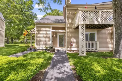 1401 Nutmeg Dr, Carmel Hamlet, NY 10512
